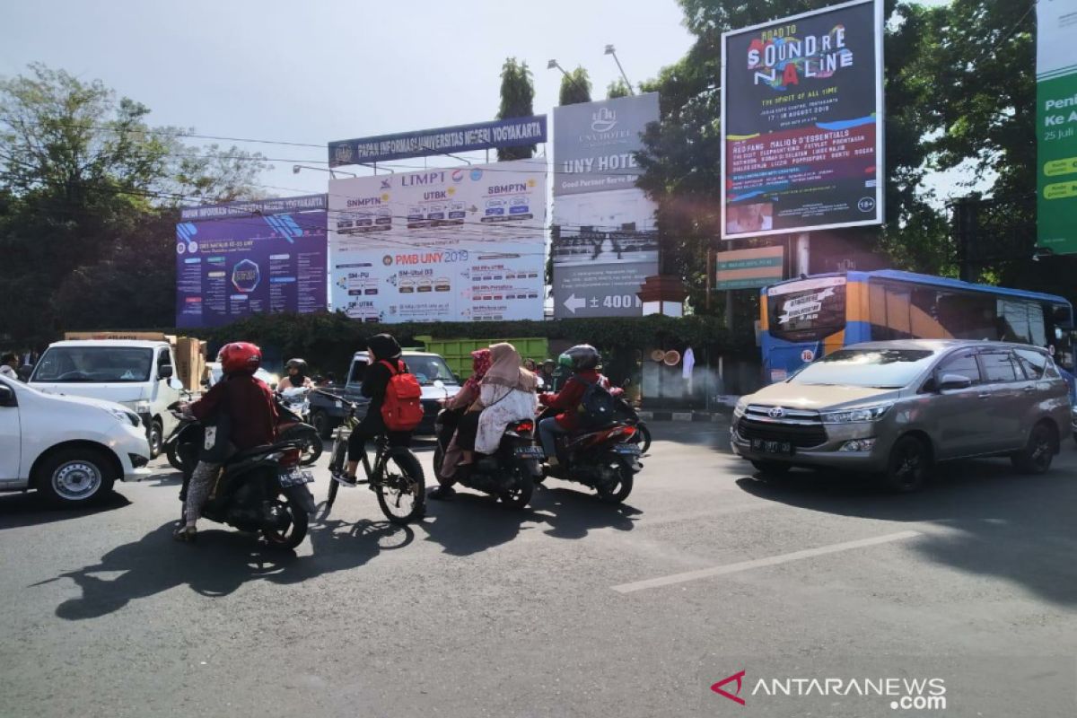 Dishub Sleman Pasang Atcs Di Apill Simpang Lima Uny Antara News