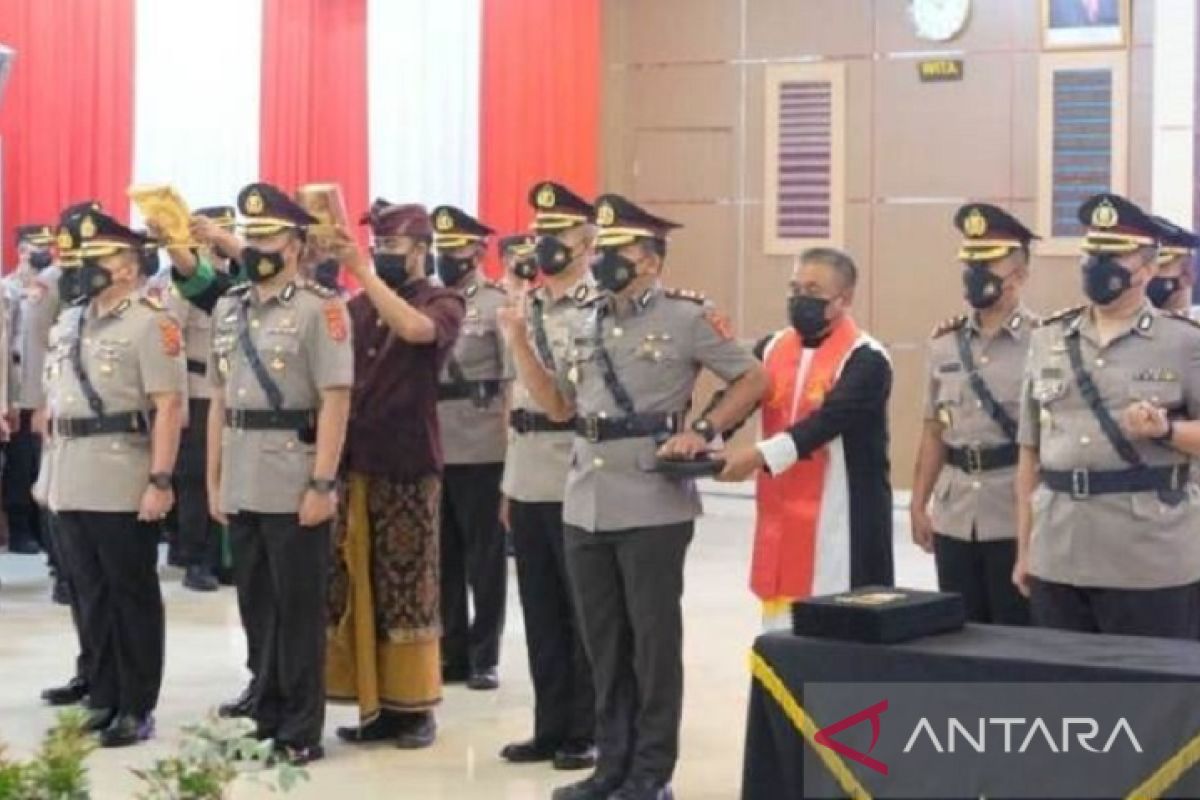 Kapolda Sultra Pimpin Sertijab Dua Pju Dan Empat Kapolres Antara News