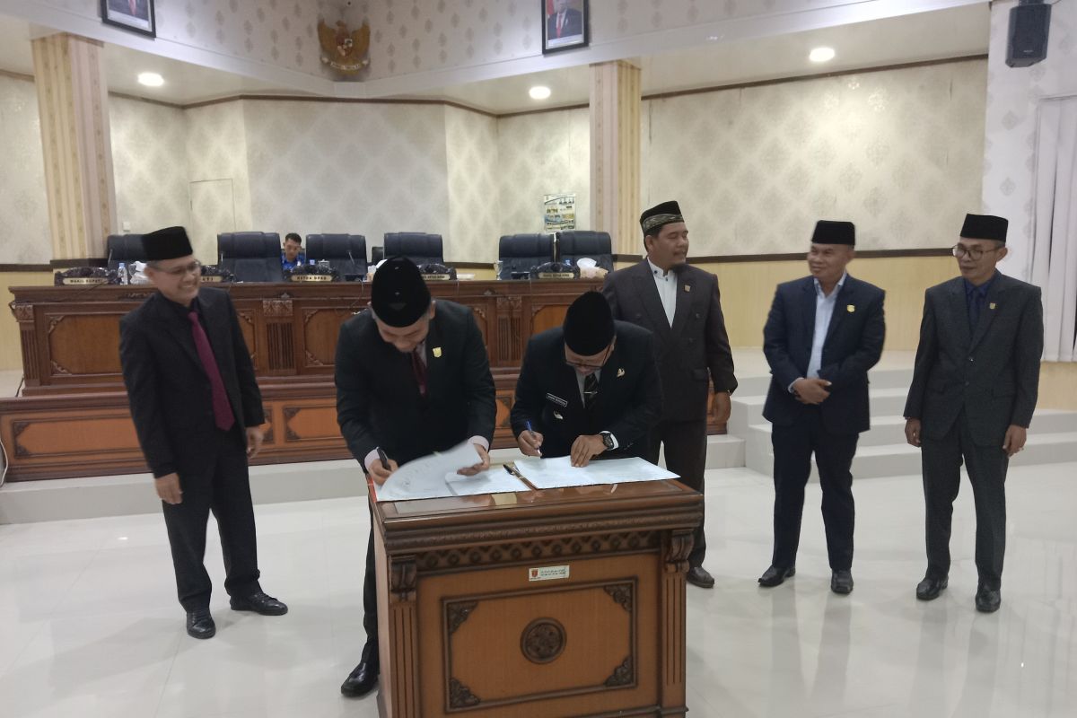 Dprd Bersama Pemkab Agam Sahkan Apbd Sebesar Rp Triliun