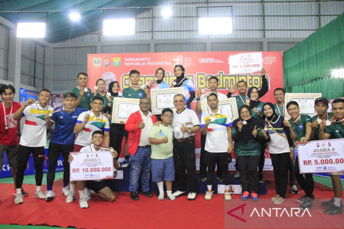 Bri Ro Padang Dukung Turnamen Badminton Piala Kapolda Sumbar