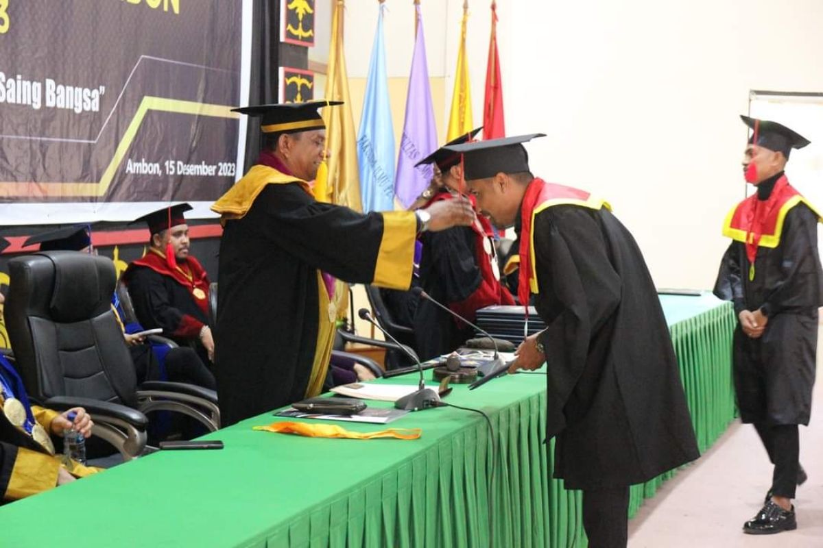 Institut Agama Kristen Negeri Ambon Wisuda 101 Lulusan Sarjana Dan