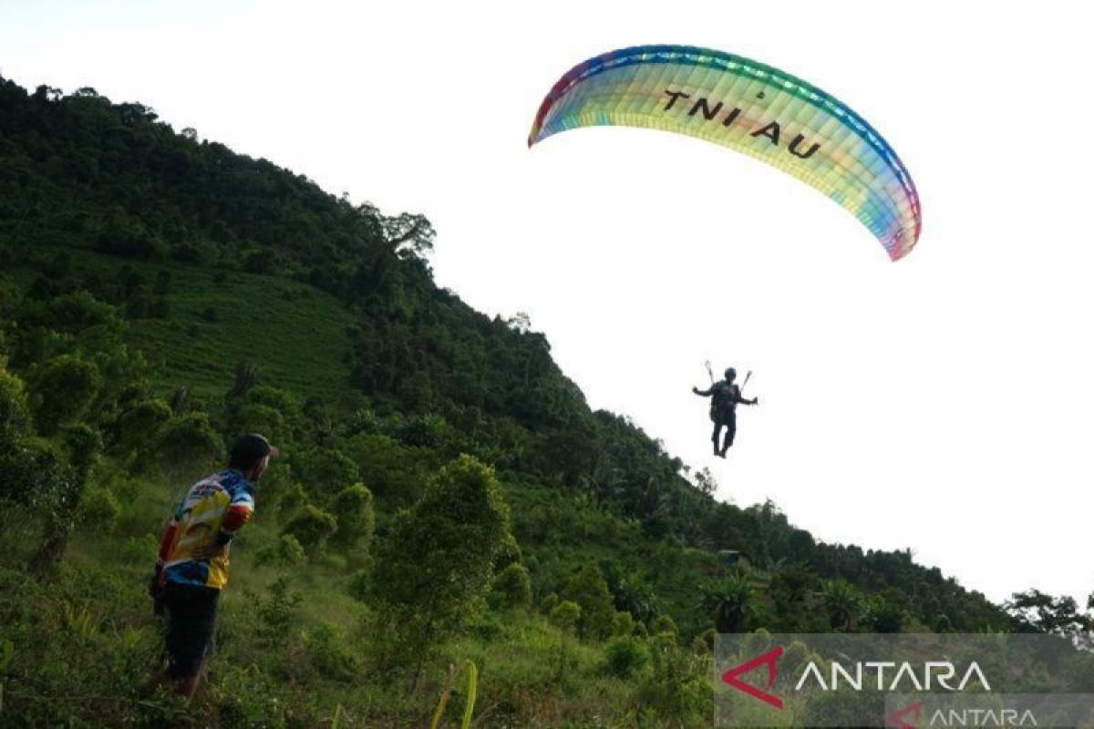 Desa Sani Sani Kolaka Fokus Kembangkan Wisata Paralayang ANTARA News