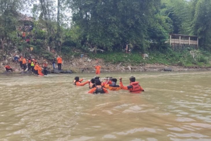 Basarnas Evakuasi Jenazah Bocah Tenggelam Di Sungai Saddang Toraja