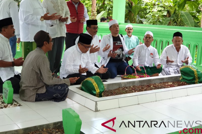 Hasto Ziarah Ke Makam Habib Di Pasuruan Antara News