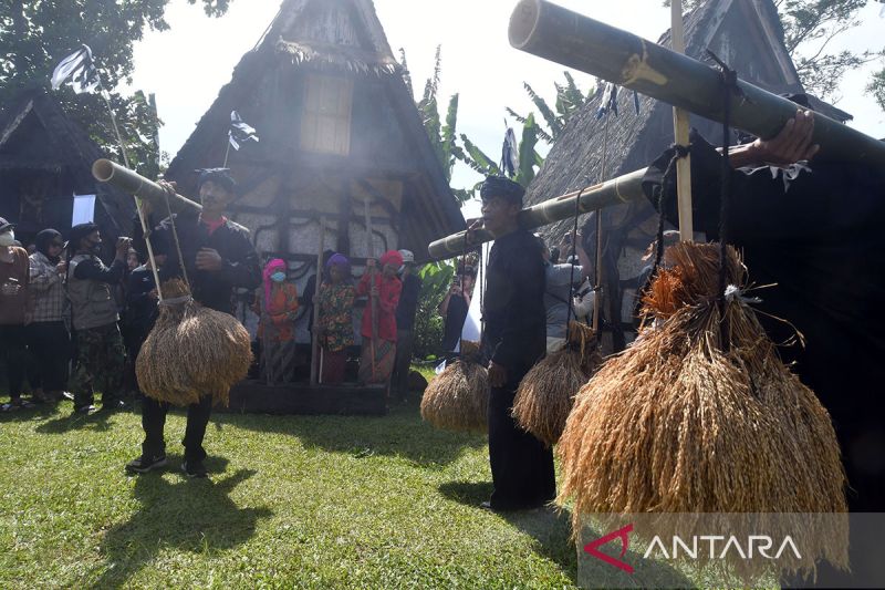 Tradisi Seren Taun Di Kampung Budaya Sindang Barang ANTARA News