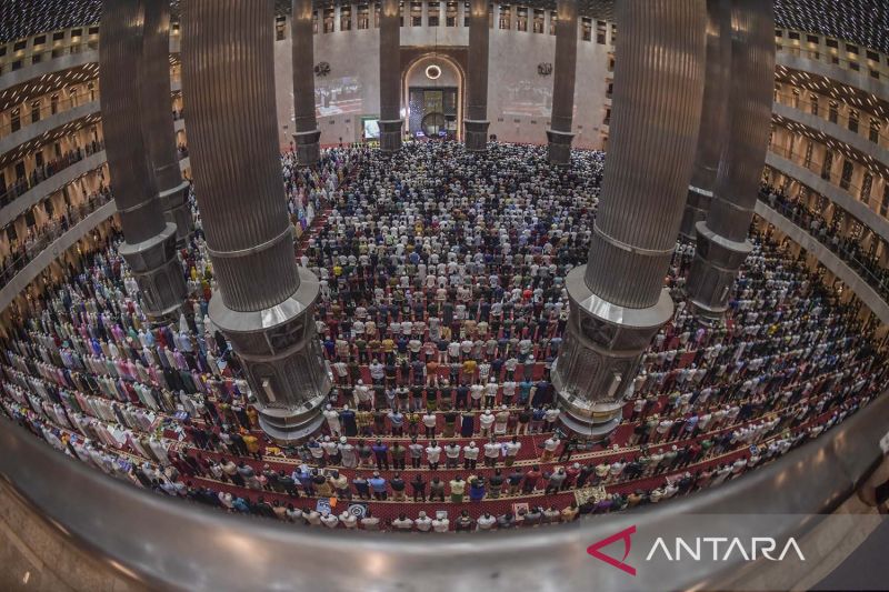 Shalat Tarawih Perdana Di Masjid Istiqlal Antara News