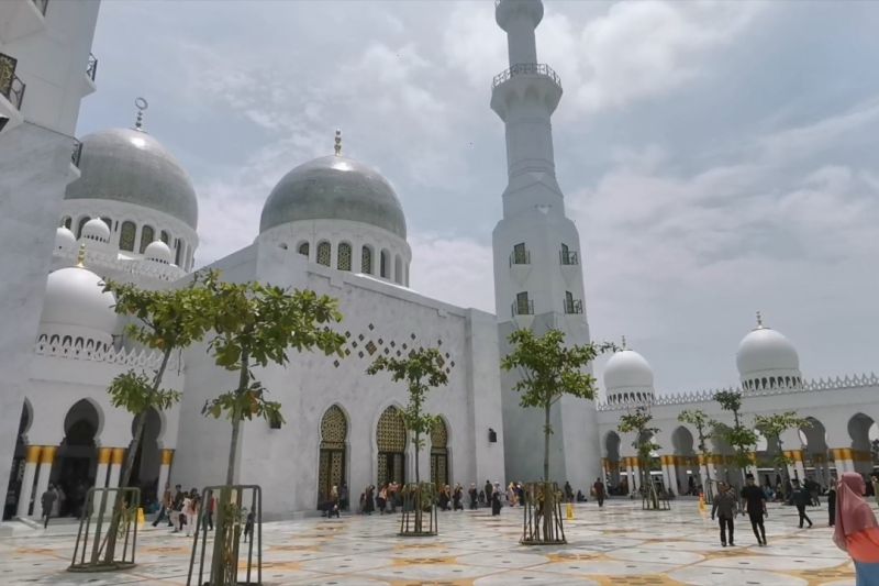 Paket Buka Puasa Disiapkan Masjid Raya Sheikh Zayed Solo Ims Center