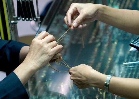Dua wanita penggadai emas palsu diamankan Dua wanita penggadai emas palsu diamankan