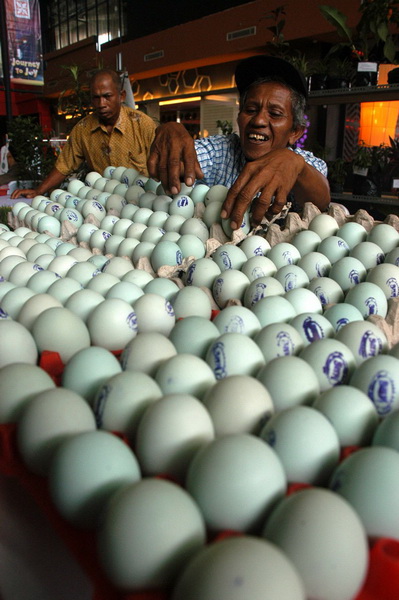 Pengusaha telur asin kesulitan bahan baku Pengusaha telur asin kesulitan bahan baku