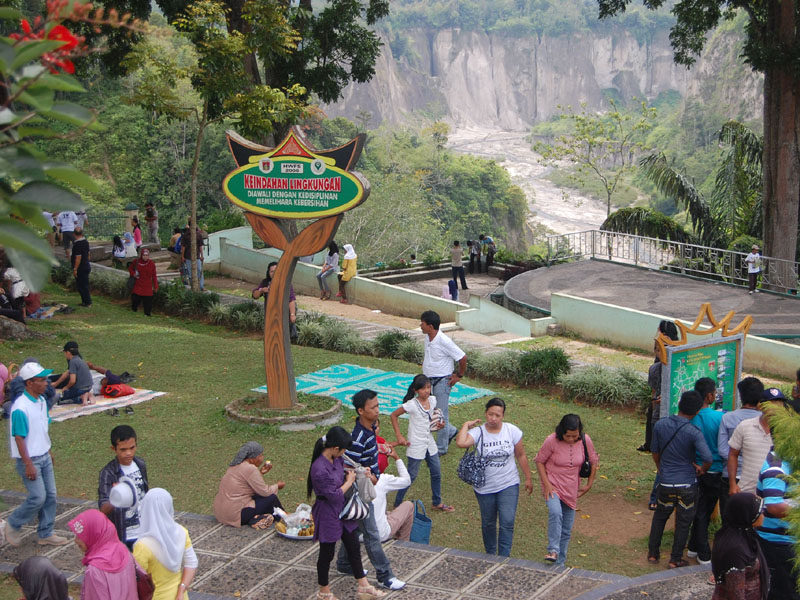 Bukittinggi target tidak buang sampah ke Ngarai 2013 Bukittinggi target tidak buang sampah ke Ngarai 2013