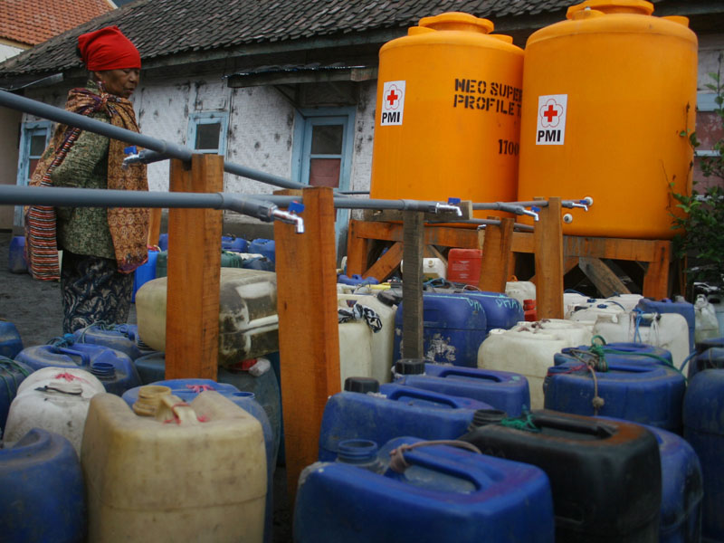 Lombok Timur bantu air bersih untuk warga Lombok Timur bantu air bersih untuk warga