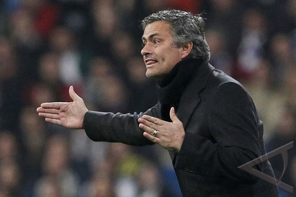 Mourinho melenggang, Barcelona meradang Mourinho melenggang, Barcelona meradang