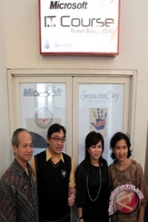 YCAB Gandeng Microsoft Buka Rumah Belajar YCAB Gandeng Microsoft Buka Rumah Belajar