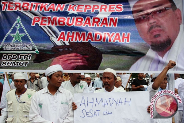 FPI Sumut Tuntut Pembubaran Ahmadiyah FPI Sumut Tuntut Pembubaran Ahmadiyah