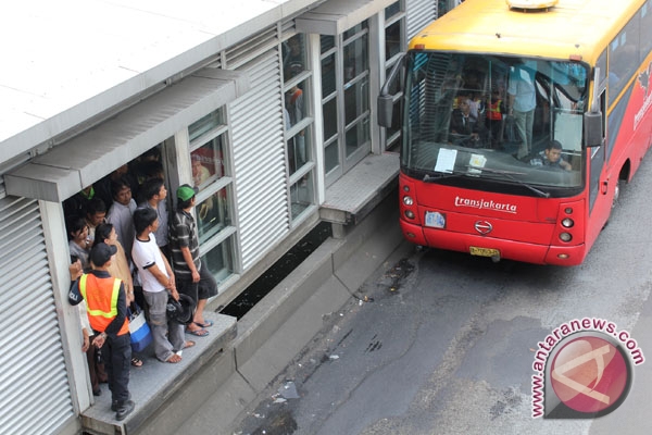Busway Larut Malam Koridor I Mulai Kamis Busway Larut Malam Koridor I Mulai Kamis