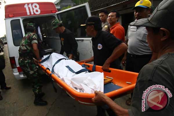 Tanah Longsor di Malang, 10 Tewas Tanah Longsor di Malang, 10 Tewas