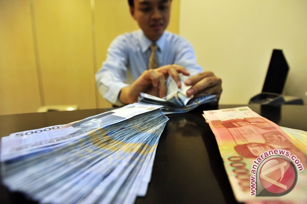 Rupiah akhir pekan melemah 16 poin Rupiah akhir pekan melemah 16 poin