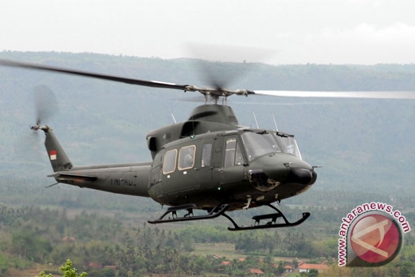 Helikopter TNI Mendarat Darurat di Kenyam Helikopter TNI Mendarat Darurat di Kenyam