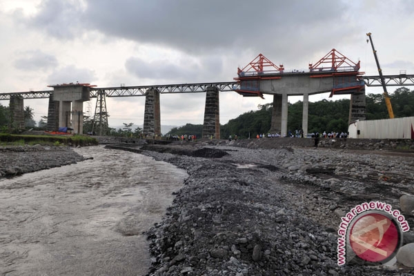 Sulbar targetkan 15 jembatan rampung 2013 Sulbar targetkan 15 jembatan rampung 2013