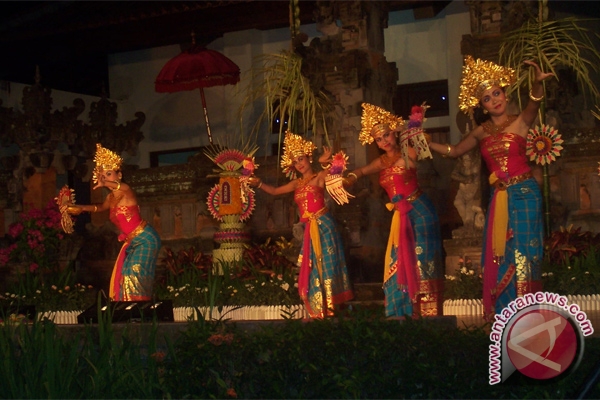 Pelajar Singapura belajar tari Bali Pelajar Singapura belajar tari Bali