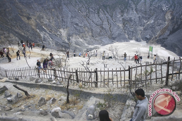 Gunung Tangkuban Perahu menggeliat Gunung Tangkuban Perahu menggeliat