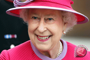 Ratu Elizabeth berpakaian serba pink sambut cicit perempuan