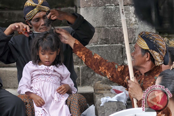 Ruwatan rambut gimbal dijadikan ajang promosi wisata Ruwatan rambut gimbal dijadikan ajang promosi wisata
