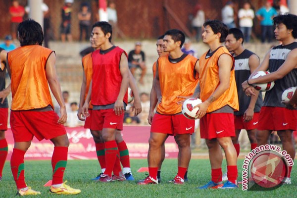 Timnas Senior Akan Uji Coba dengan Timnas U-23 Timnas Senior Akan Uji Coba dengan Timnas U-23
