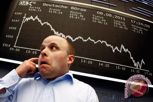 Bursa saham dunia berjatuhan akibat bertambah pedihnya Spanyol Bursa saham dunia berjatuhan akibat bertambah pedihnya Spanyol