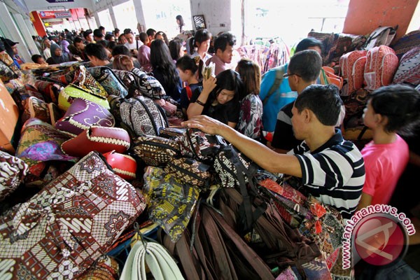 Malioboro tumpah-ruah pengunjung hari pertama Lebaran Malioboro tumpah-ruah pengunjung hari pertama Lebaran