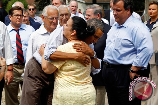 Obama kunjungi New Jersey yang dilanda banjir Obama kunjungi New Jersey yang dilanda banjir