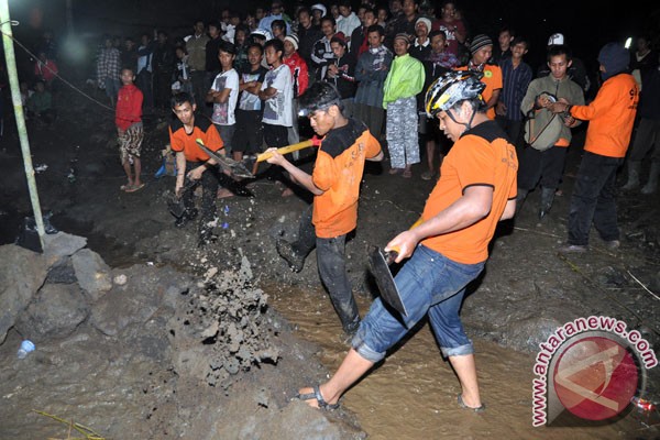 Empat korban tanah longsor Temanggung ditemukan tewas Empat korban tanah longsor Temanggung ditemukan tewas