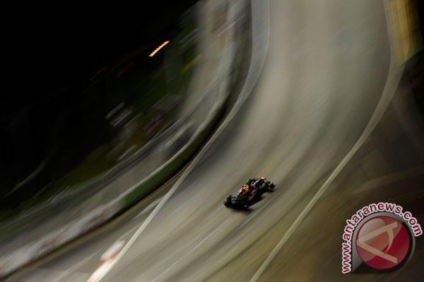 De villota kehilangan mata dalam kecelakaan uji F1 De villota kehilangan mata dalam kecelakaan uji F1