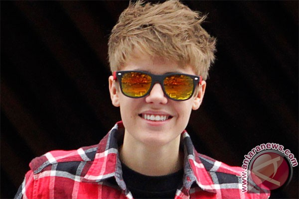 Paparazo charged with crime in Justin Bieber chase Paparazo charged with crime in Justin Bieber chase