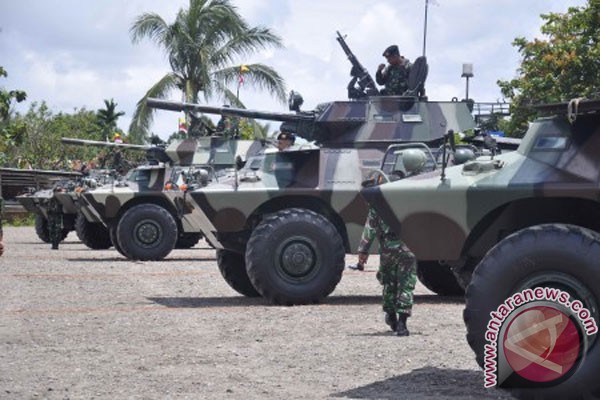 Panser TNI terbalik di T, satu tewas Panser TNI terbalik di T, satu tewas