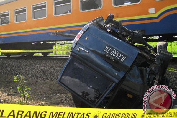 Tabrakan kereta di Tasikmalaya, 10 orang tewas Tabrakan kereta di Tasikmalaya, 10 orang tewas