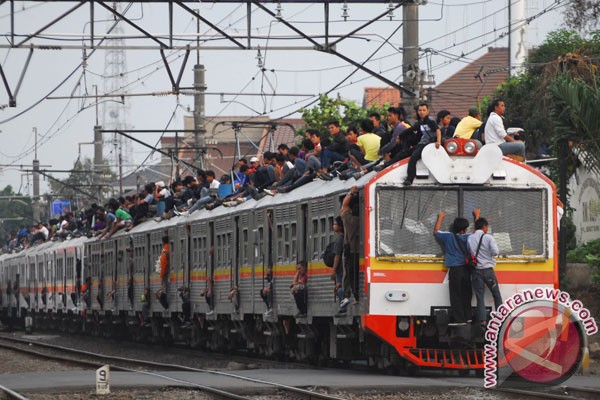 Perjalanan Krl Di Stasiun Bogor Berangsur Normal Antara News