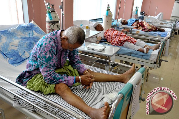 Warga tinggalkan kampung setelah enam tewas Warga tinggalkan kampung setelah enam tewas