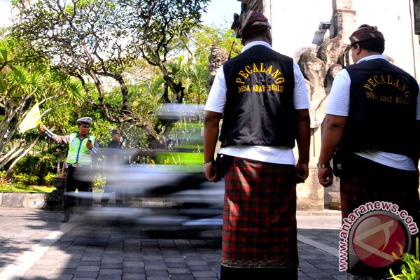 Pecalang siapkan aturan adat Bali lindungi terumbu karang Pecalang siapkan aturan adat Bali lindungi terumbu karang