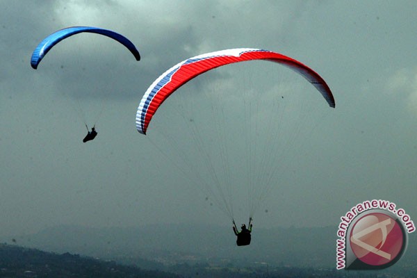 Indonesia Juara Paralayang Asia 2012 Indonesia Juara Paralayang Asia 2012