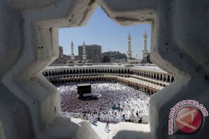 Arah kiblat shalat umat Islam ke Kabah, Makkah, Arab Saudi. (REUTERS/Hassan Ali)      "Penyimpangan arah kiblat tersebut mulai dari satu hingga 40 derajat."