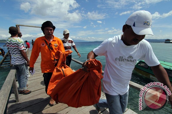 Download this Perairan Pulau Pombo Kab Maluku Tengah Setelah Dihantam Badai picture