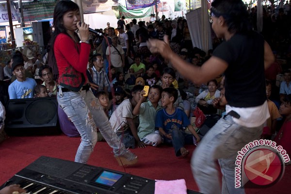 Pasaman Barat larang organ tunggal berpakaian minim Pasaman Barat larang organ tunggal berpakaian minim