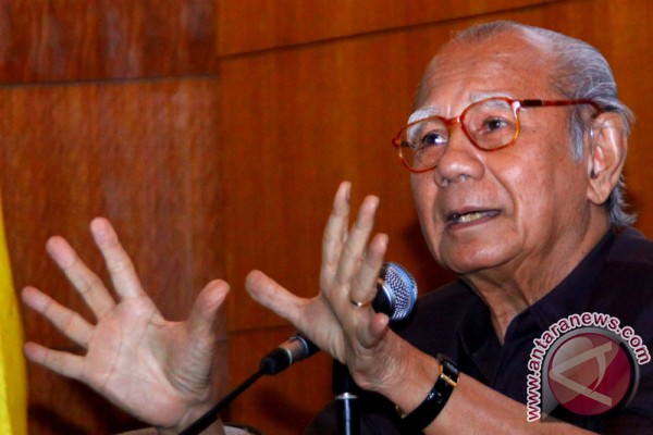Kisah bijak Emil Salim di alam bersama satwa