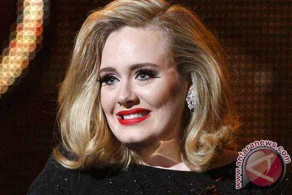 Anak Adele dibanjiri hadiah Anak Adele dibanjiri hadiah