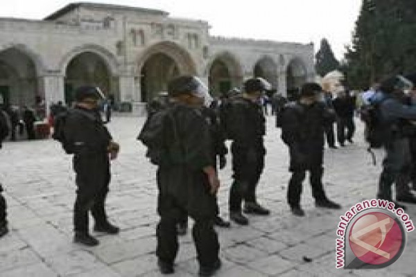 Jordan condemns breaking into al-Aqsa mosque by israeli settlers Jordan condemns breaking into al-Aqsa mosque by israeli settlers