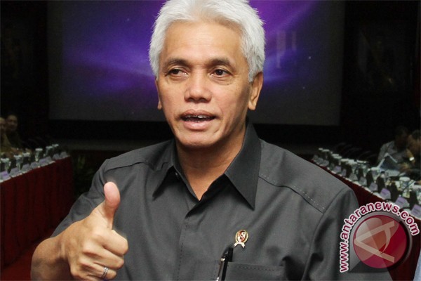 Hatta confirms Indonesia to loan US1 billion to IMF Hatta confirms Indonesia to loan US1 billion to IMF