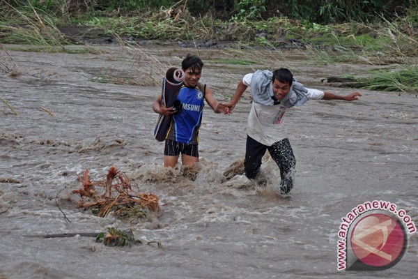 Enam tewas akibat banjir bandang di Aceh Enam tewas akibat banjir bandang di Aceh