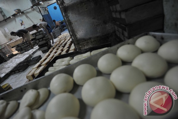 bahan elpiji baku lainnya. ANTARA/Rosa harga baku bahan Panggabean kenaikan (FOTO