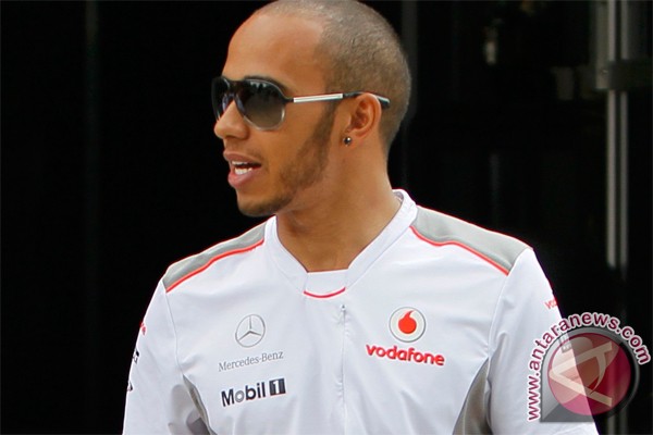 Hamilton tercepat pada sesi latihan kedua Hamilton tercepat pada sesi latihan kedua
